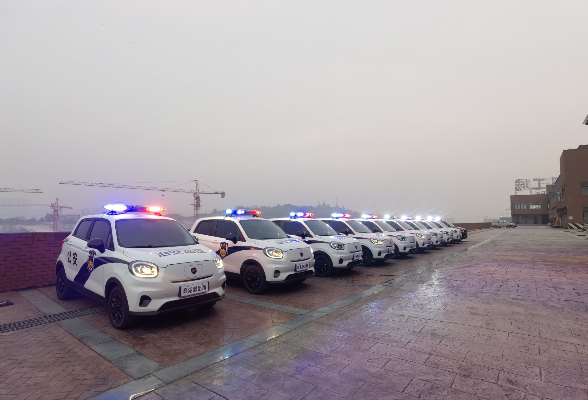 20辆警用电动巡逻车发放到基层是为了推进社区警务工作,提高社区民警