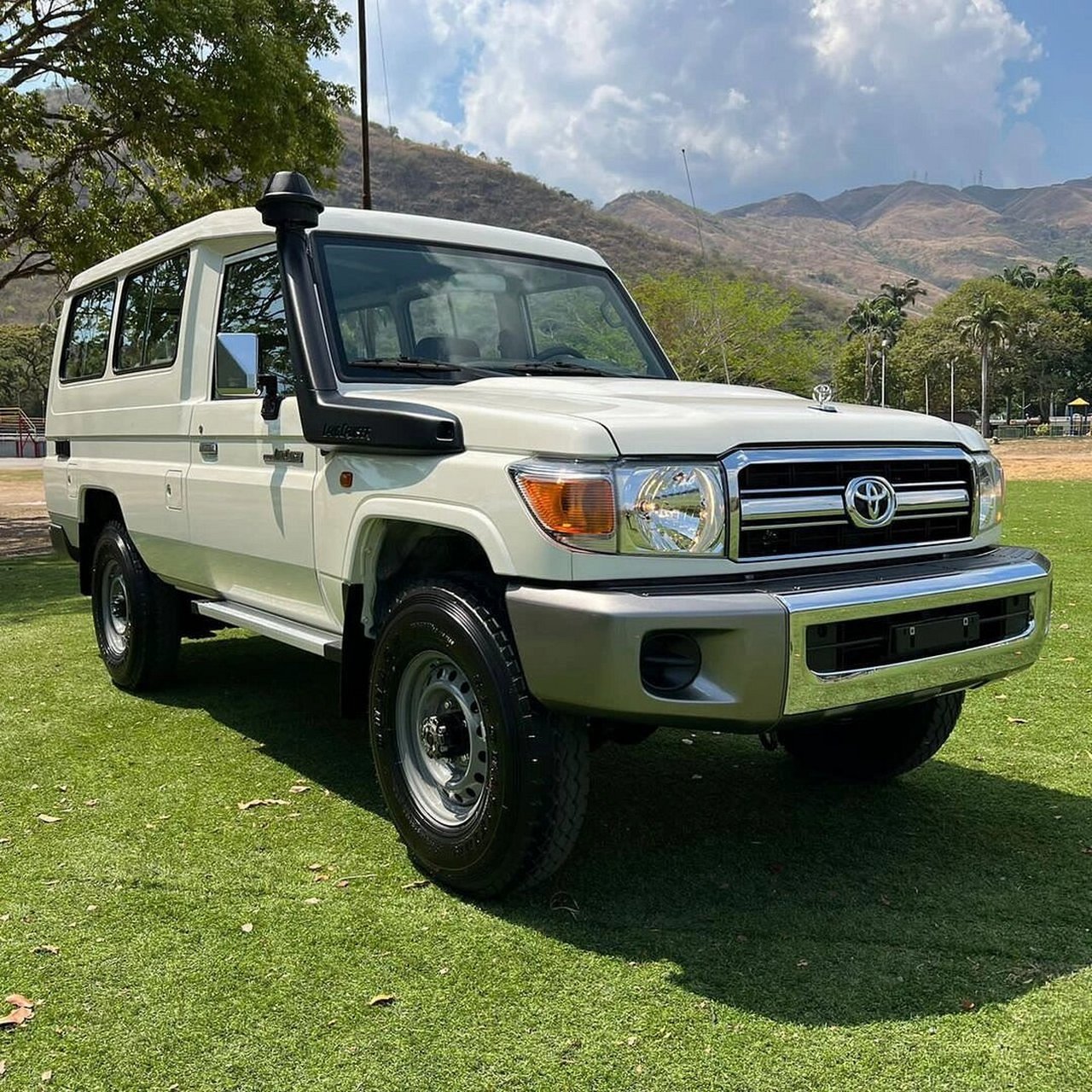 全新丰田lc78运兵车 66.