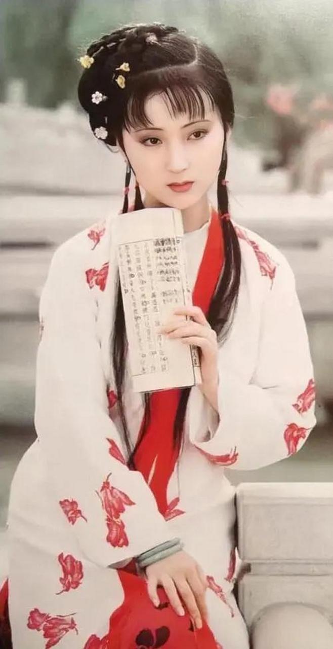 2007年,陈晓旭患上乳腺癌病重,弥留之际,她给好友周岭打去电话,她想要