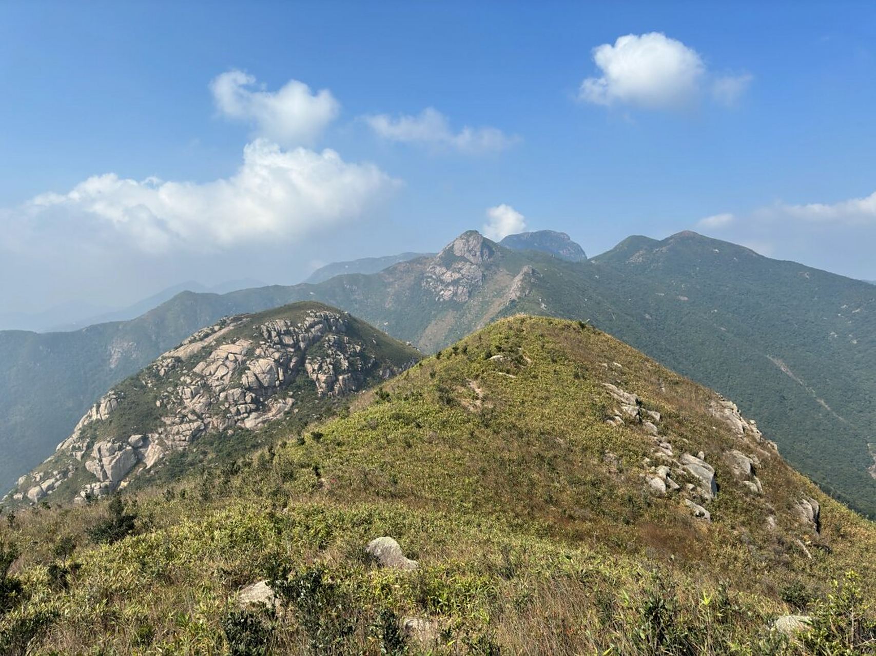 江门古兜山,四峰连穿  想象一下,在江门有一座名为古兜山的神秘之地