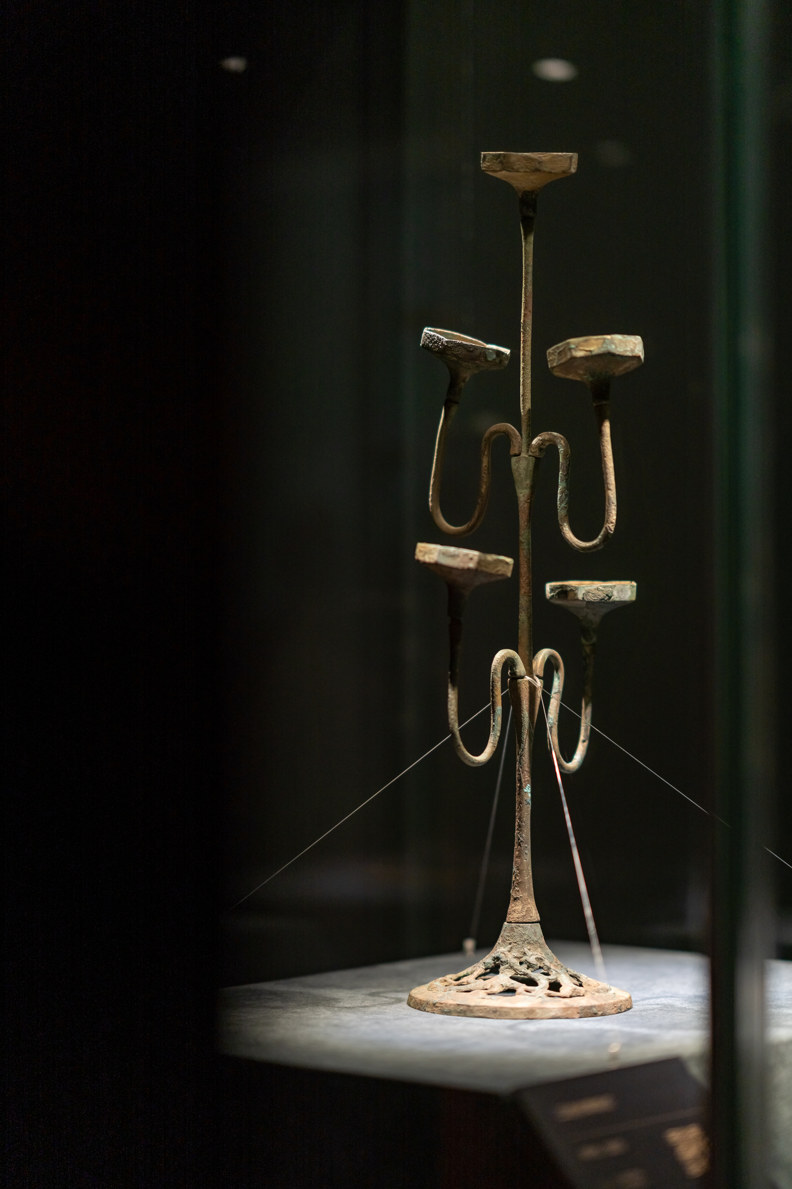 这次在闵行博物馆看海昏侯文物,大学宫灯就有好几个