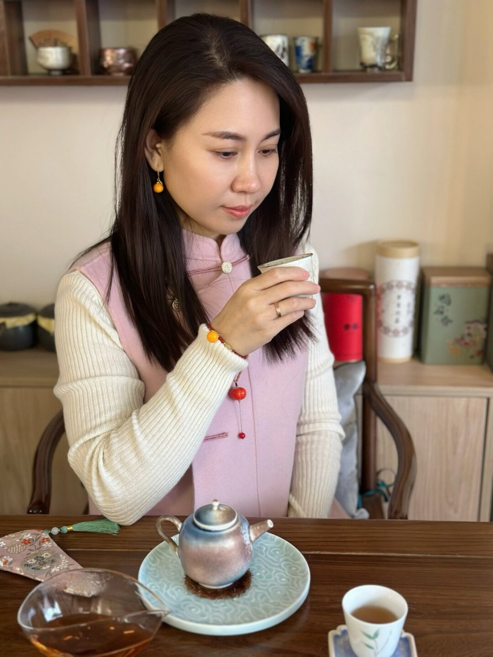 做好自己是给孩子最好的教育  作家刘娜曾深刻指出:"管教的本质在于