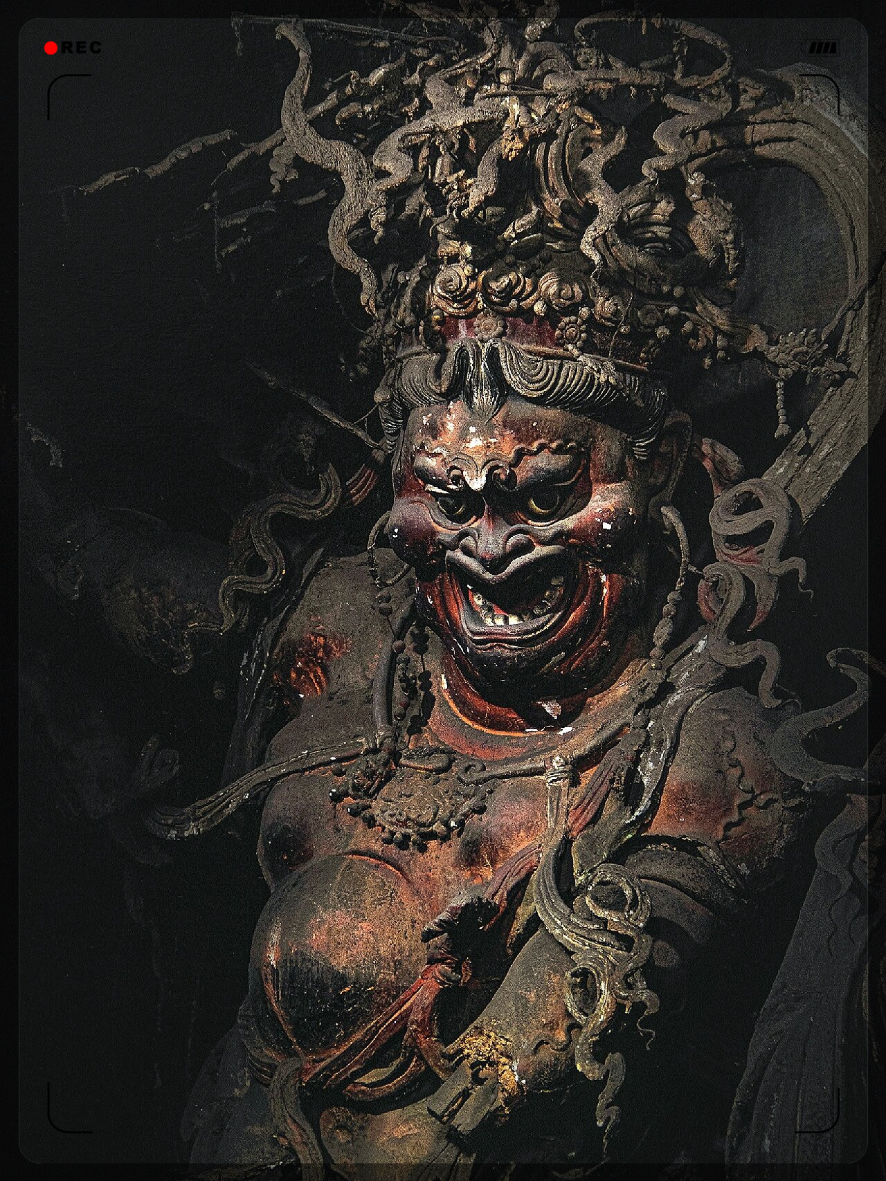 铁佛寺的二十四诸天像打破了传统组群造像之间需要保持距离的惯例