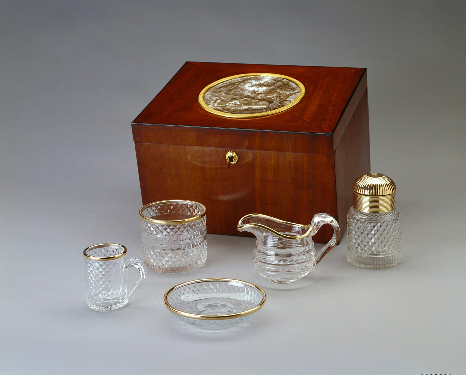 这组英国皇室所藏的,18至19世纪的餐具旅行套装,揭示了当时王公贵族