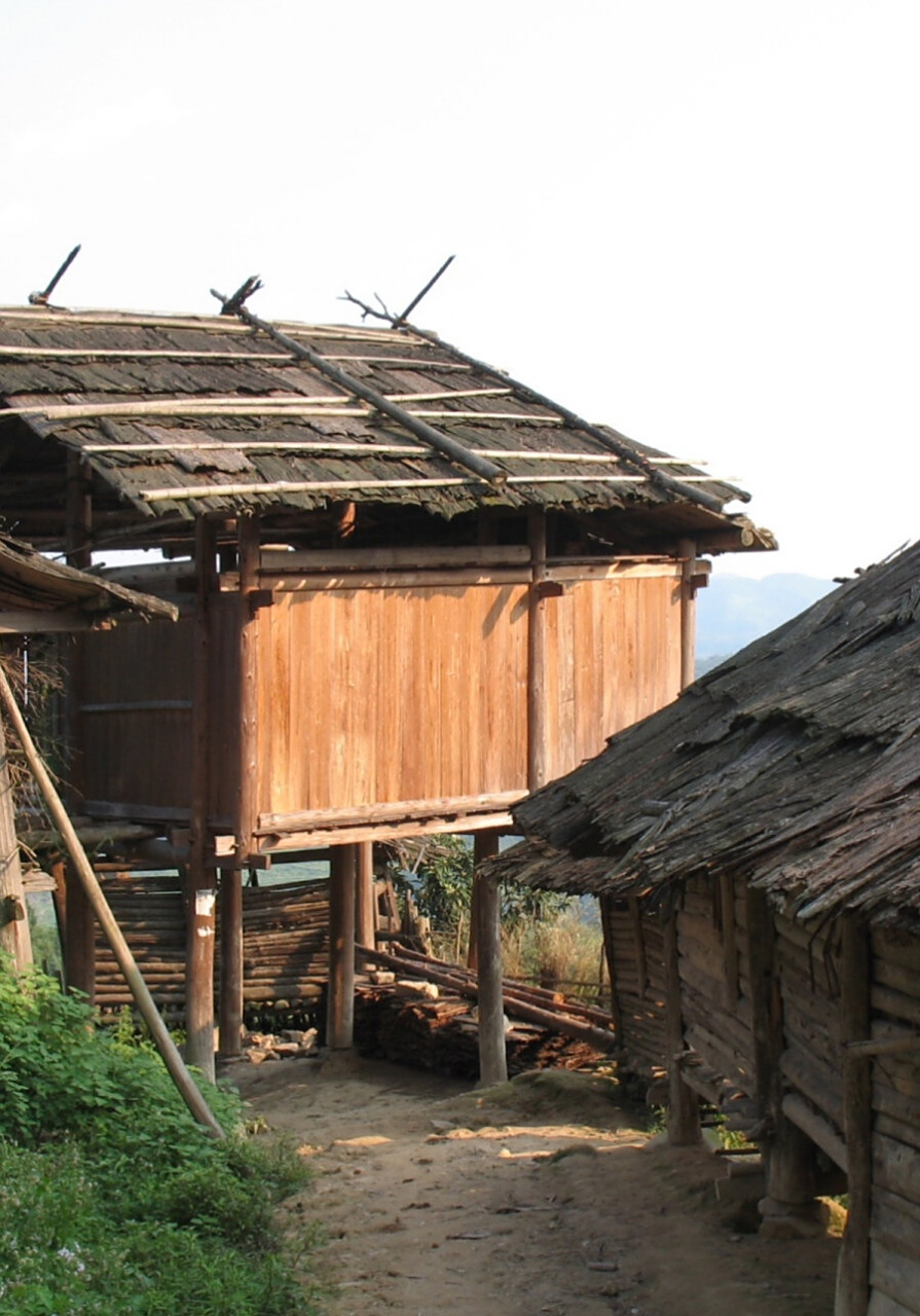 岑牙苗族村寨,是一个深藏在广西壮族自治区崇左市扶绥县西南部的擅刎