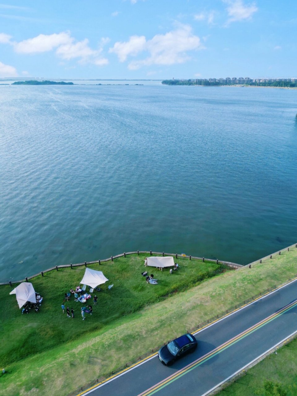 上海车程1h绝美湖边露营  周末和媳妇儿一起出游 天气晴朗,湖水湛蓝