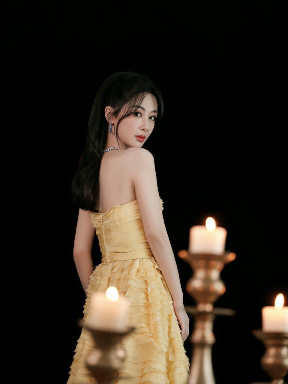 闪耀星空壁纸出炉,杨紫微博之夜红毯造型惊艳亮相!