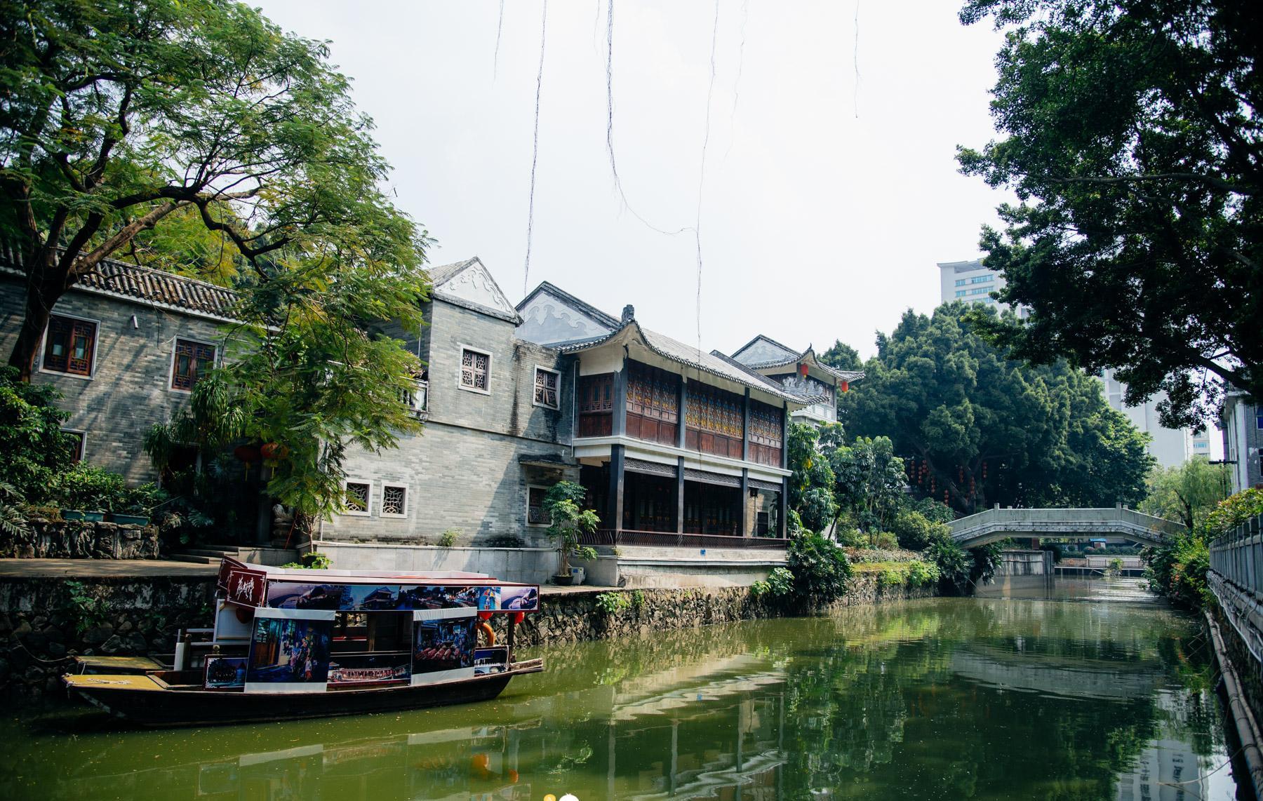 广州荔湾湖公园:64年前由群众义务开凿而成,今成市民休闲好去处