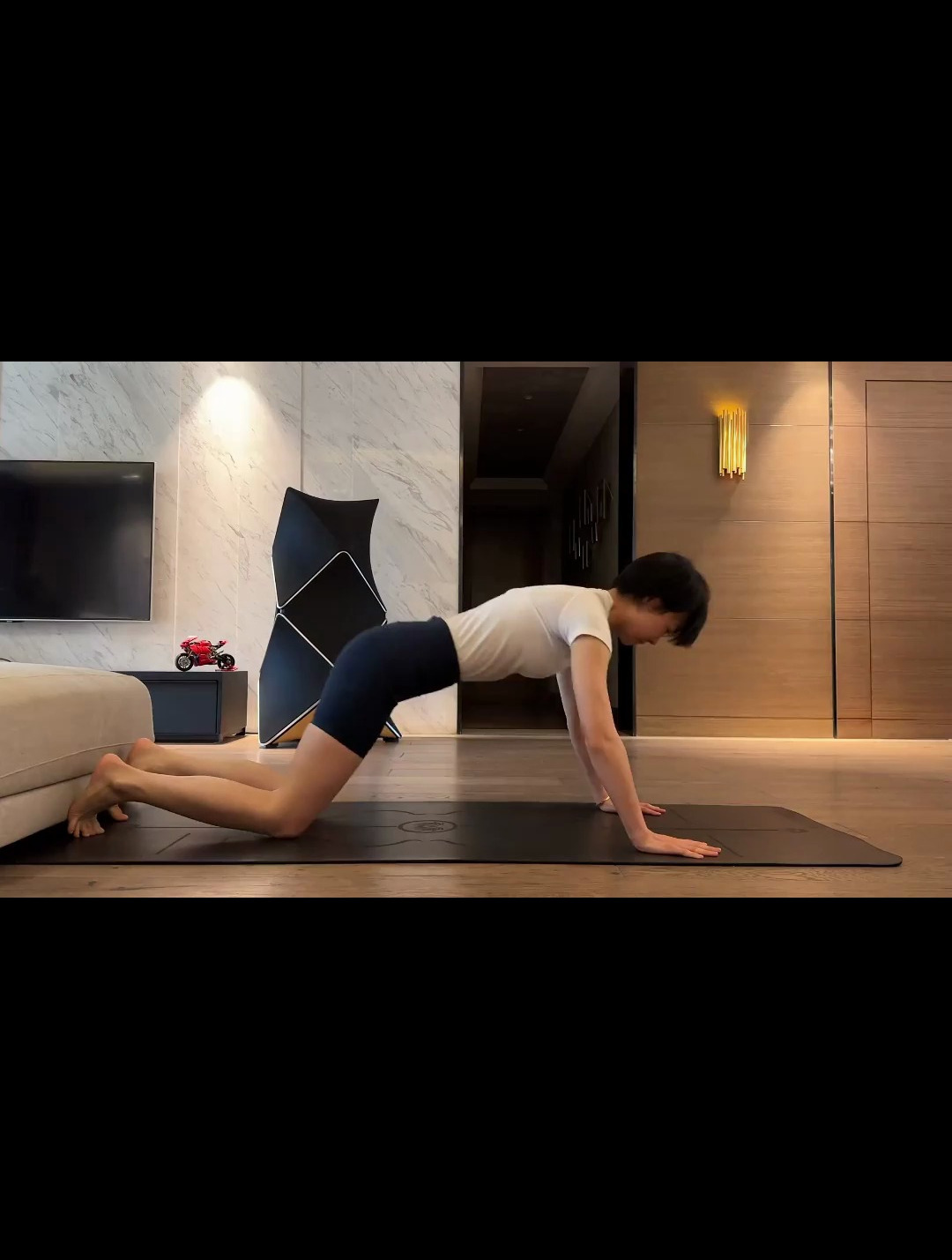 女士俯卧撑,挑战100个瘦手臂瘦后背瘦肚子