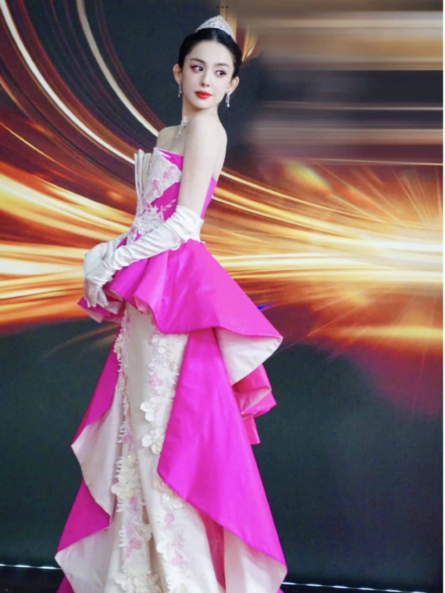 这款粉色高定礼服真的很适合她,满满的公主风#古力娜扎# #2023微博之