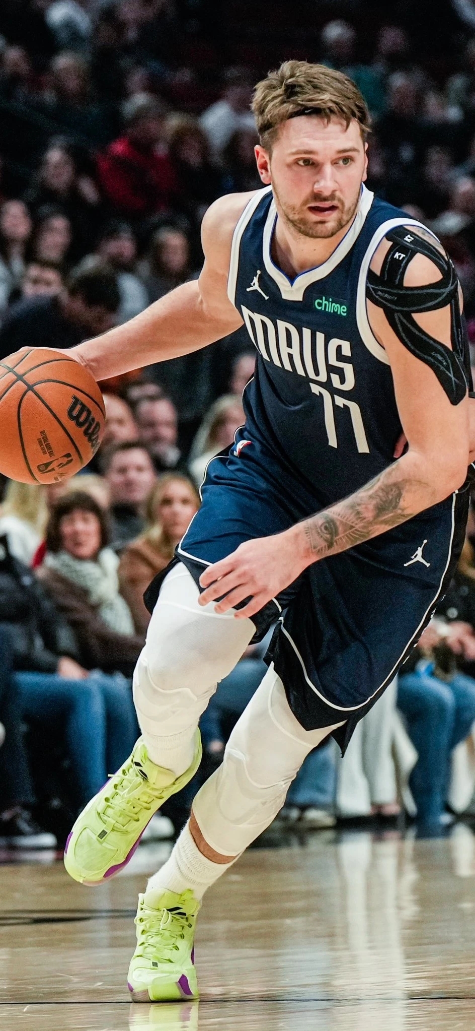 这里是小毕,今天又给大家带了了一组很帅的nba