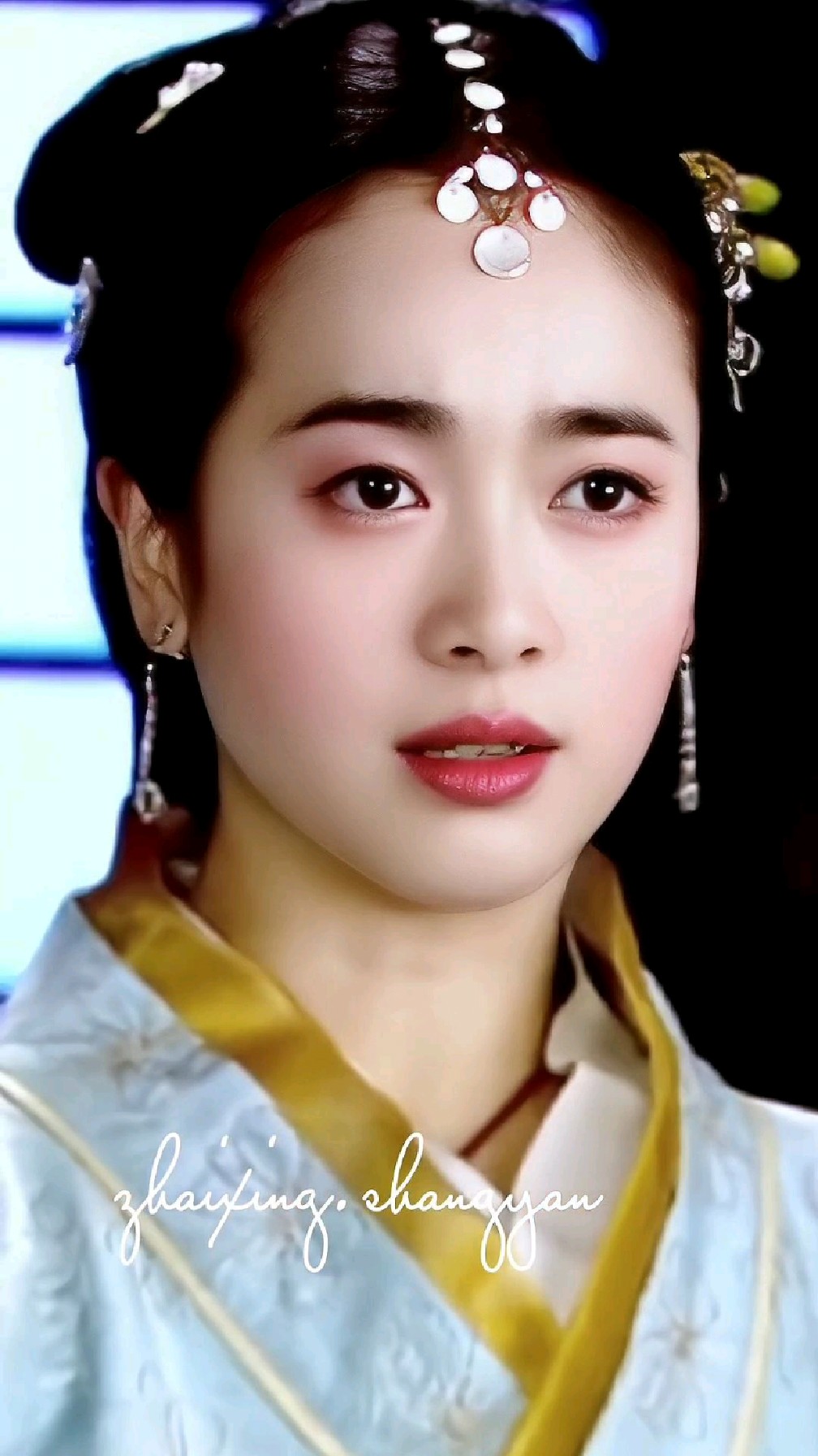 你们见过这样装扮的左小青吗