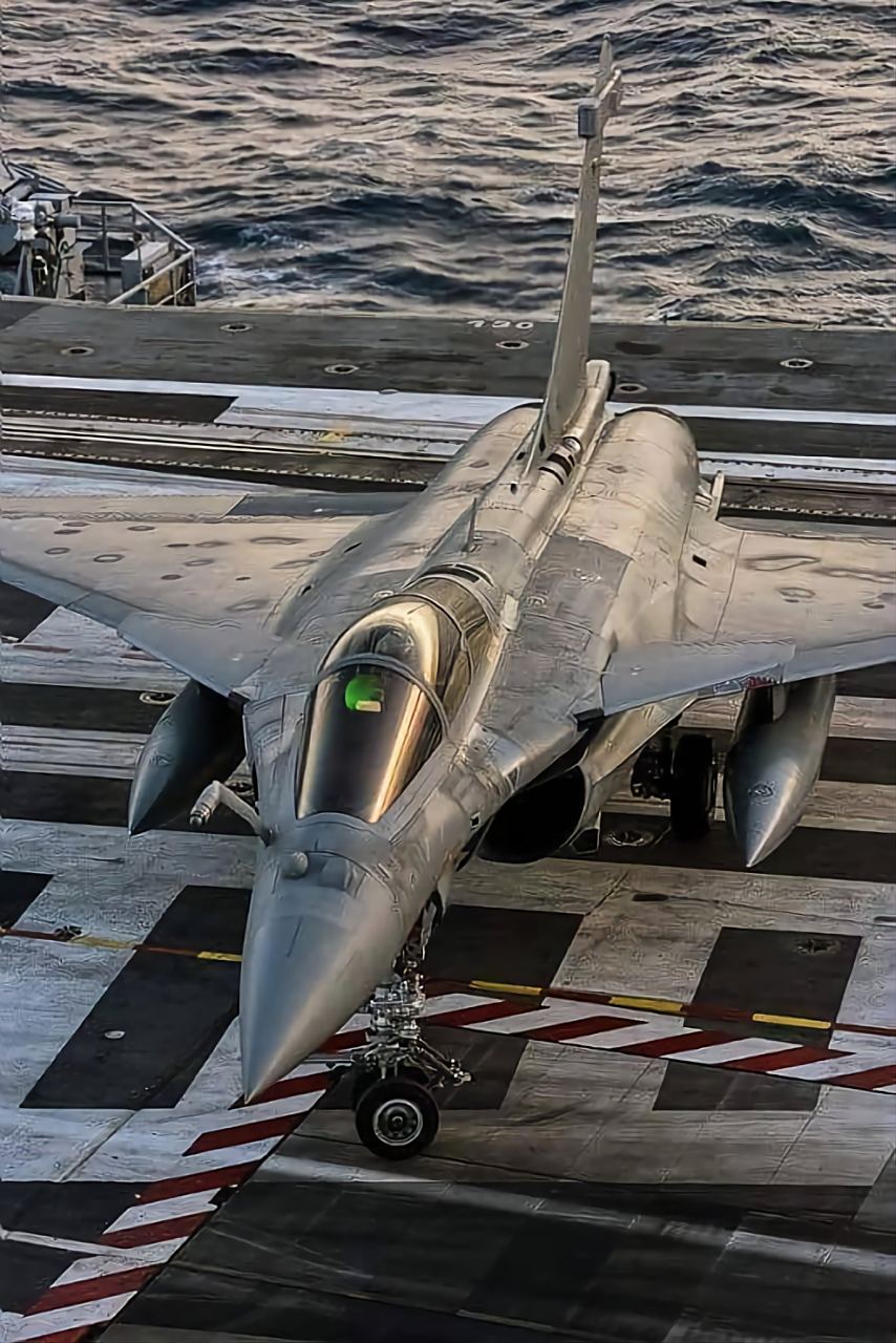 "阵风"战斗机是达索公司乃至法国历史上性能和颜值的巅峰之作.