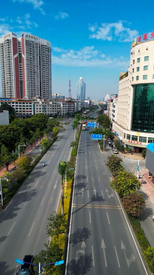 城雕是罗定的第一站地标性建筑