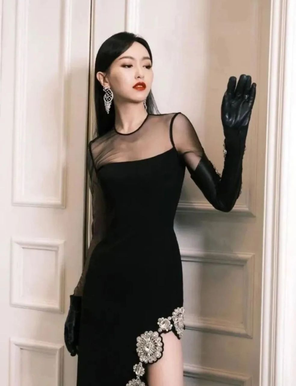 最靓头像壁纸征集赛#   唐嫣二胎后更丰满,穿半透视薄纱裙秀美腿,39