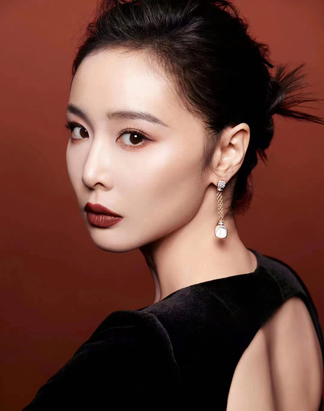 笑不活了 高叶微博之夜获年度实力演员 泪洒现场 我笑死在评论区