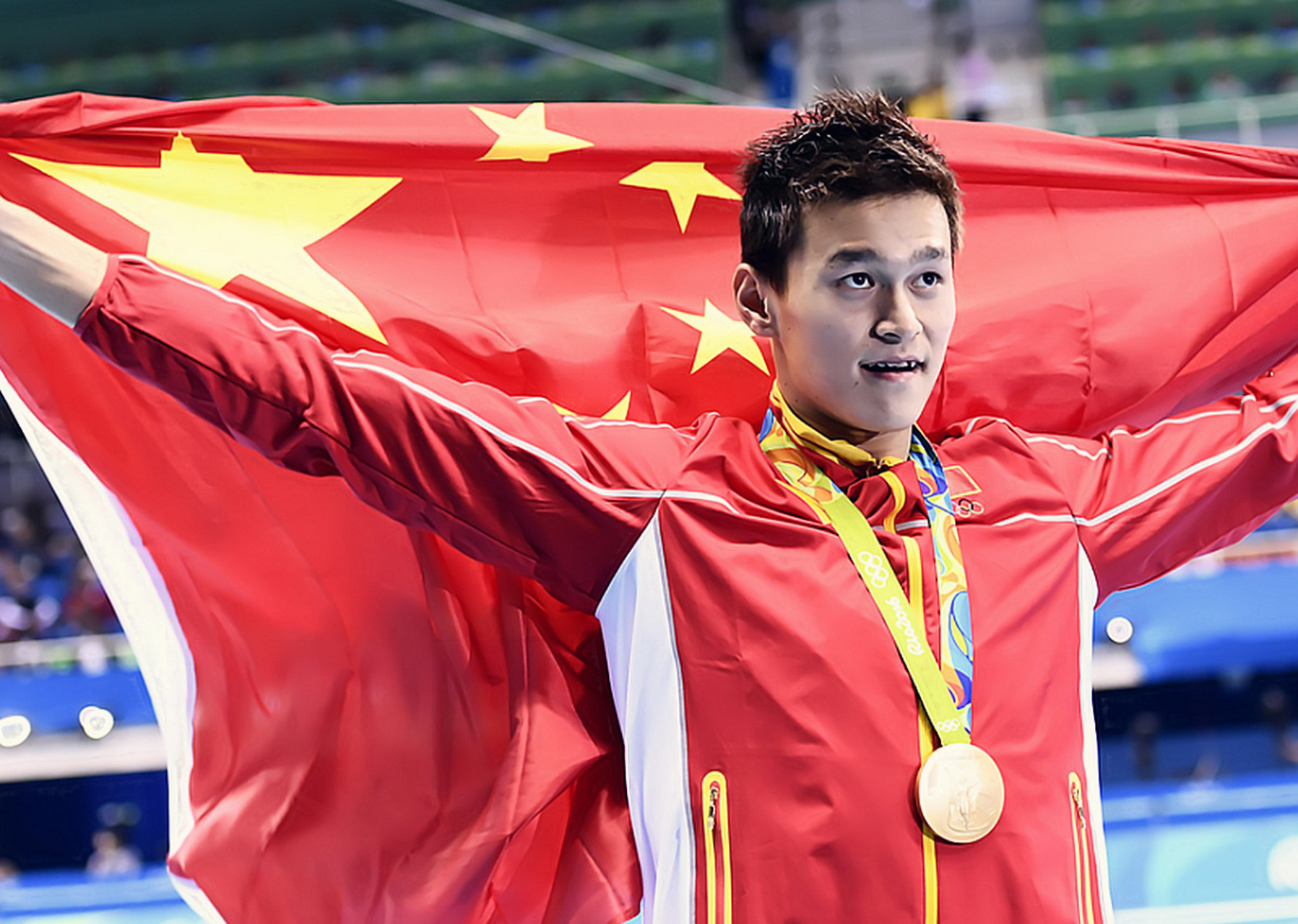 中国跳高名将张国伟宣布退役,引发社交媒体广泛关注和热议.