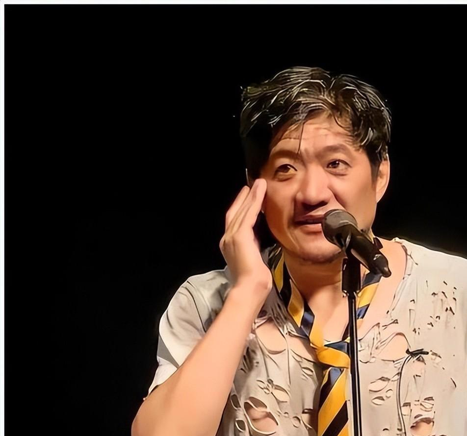 暗恋梅婷骑电车参加同学聚会47岁的陈明昊走红并不是意外