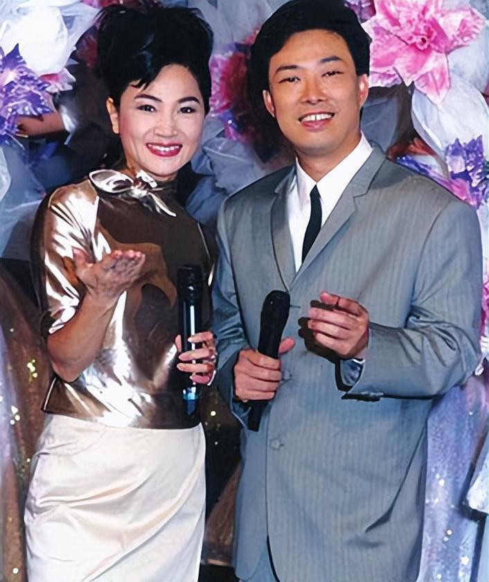 痴情的费玉清告别初恋后终生未娶与56岁红颜知己不离不弃