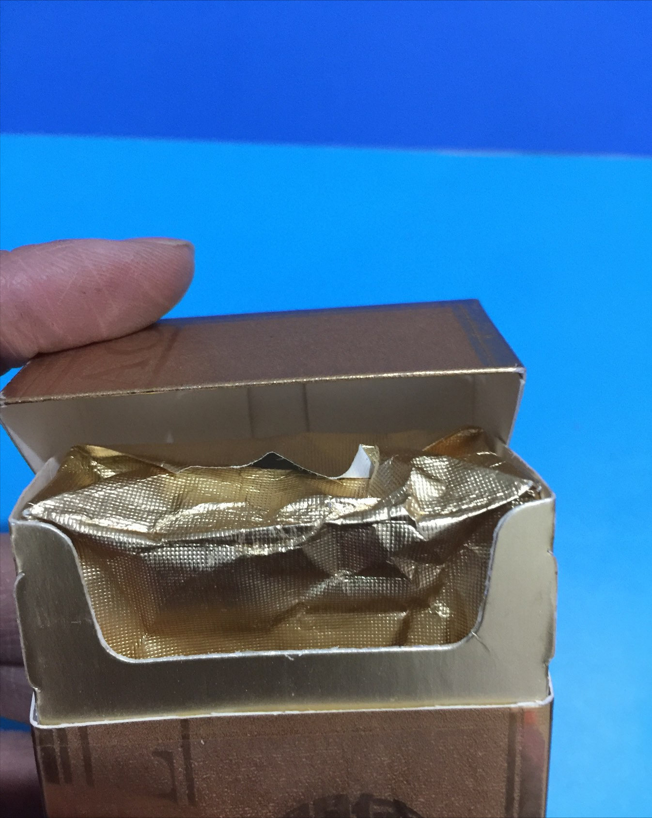 空烟盒不要扔,原来里面还藏着值钱的"宝贝",很多人都不知道