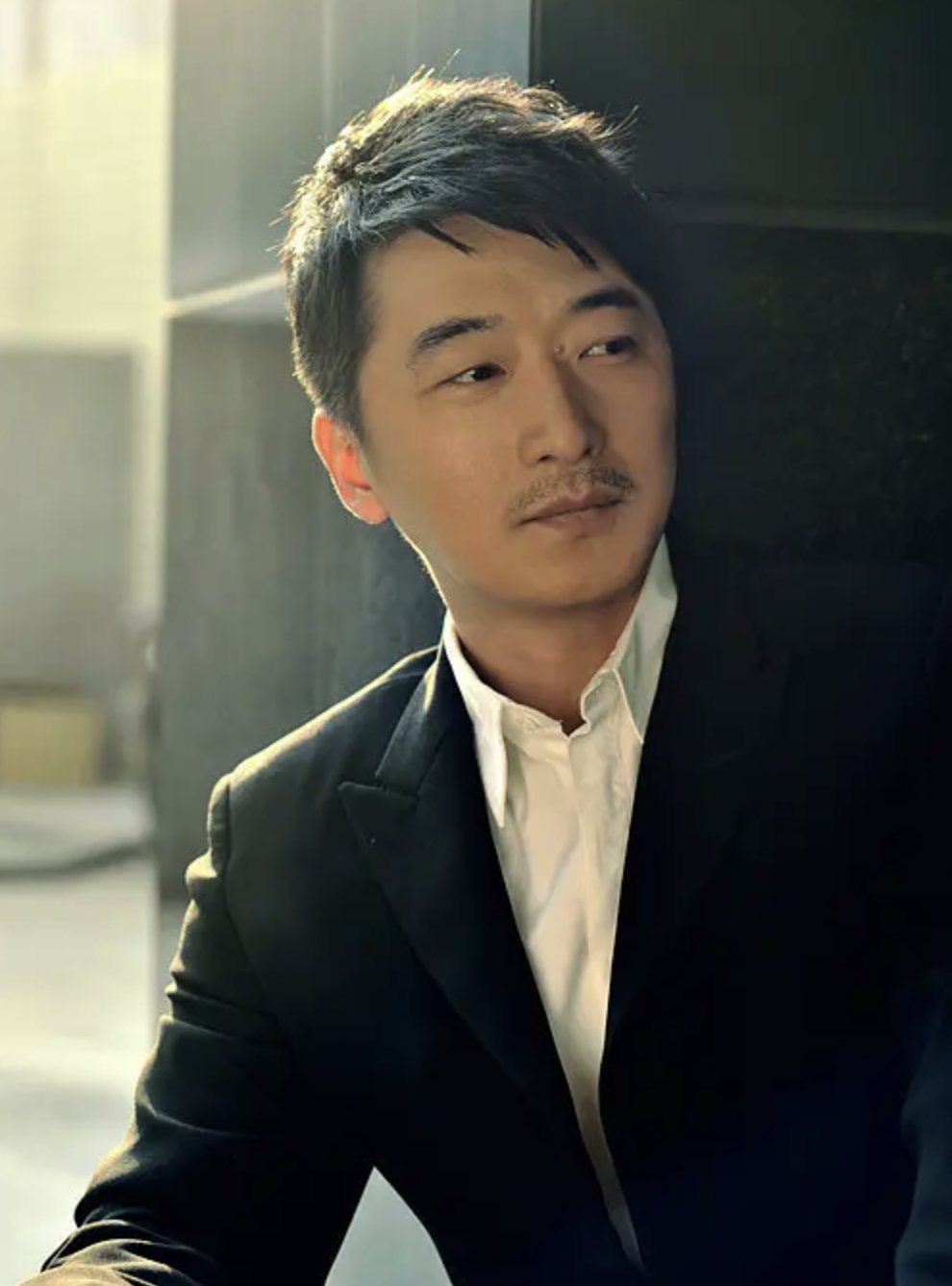 演员邵峰妻子为了嫁他和父母翻脸婚后将妻子宠成了宝