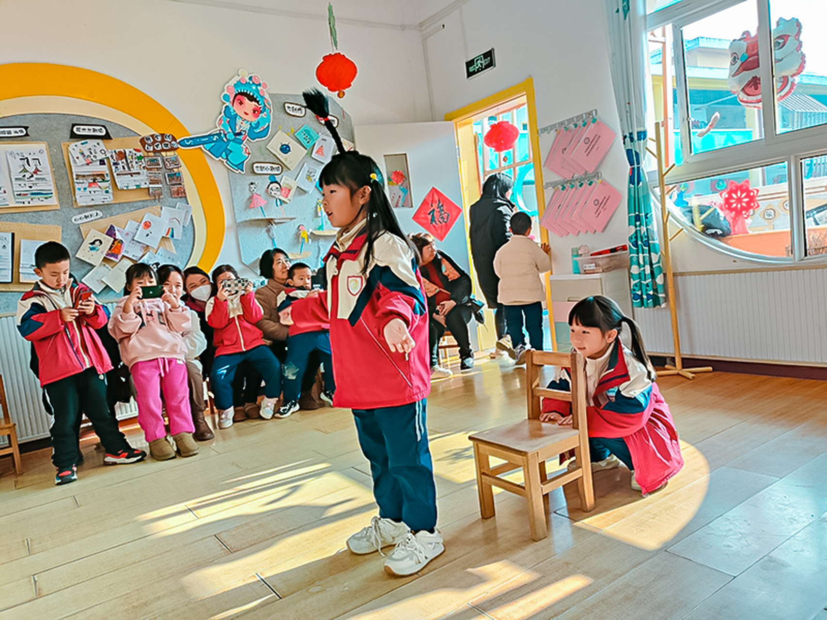 四川省广安市岳池县东湖幼儿园于1月12日上午举行期末家长汇报会,活动