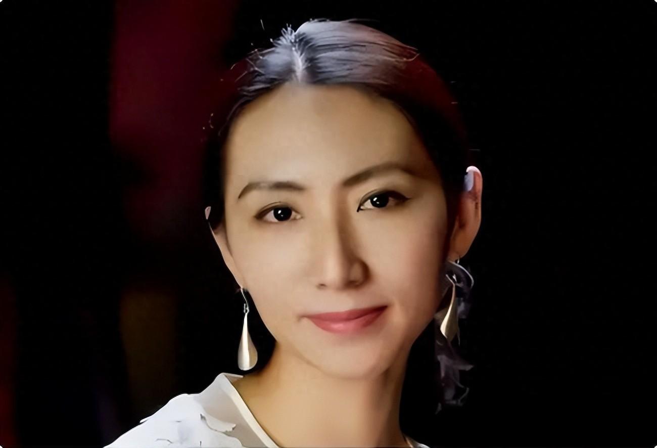 清华学霸李一诺辞百万年薪四年生三娃一心帮比尔盖茨花钱