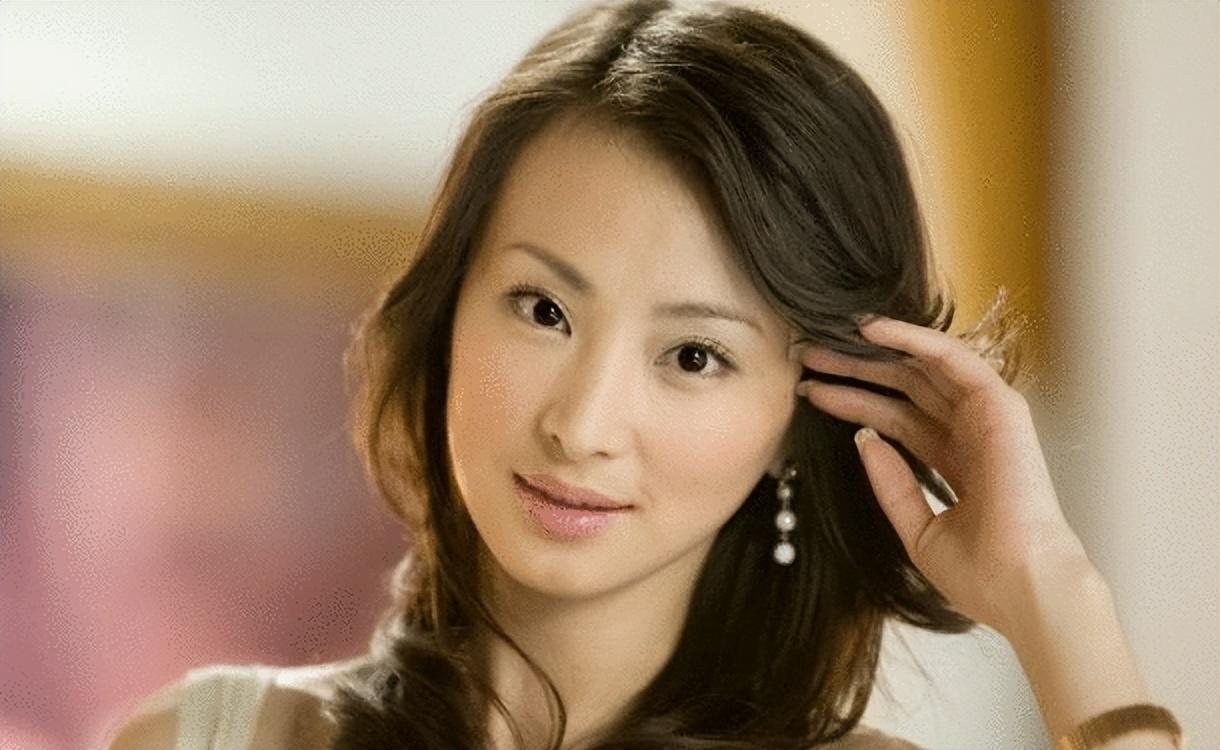 她空姐出身因倚天屠龙记第一美人走红43岁仍孤身一人