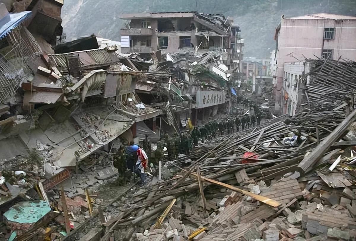 4·10四川炉霍地震图片