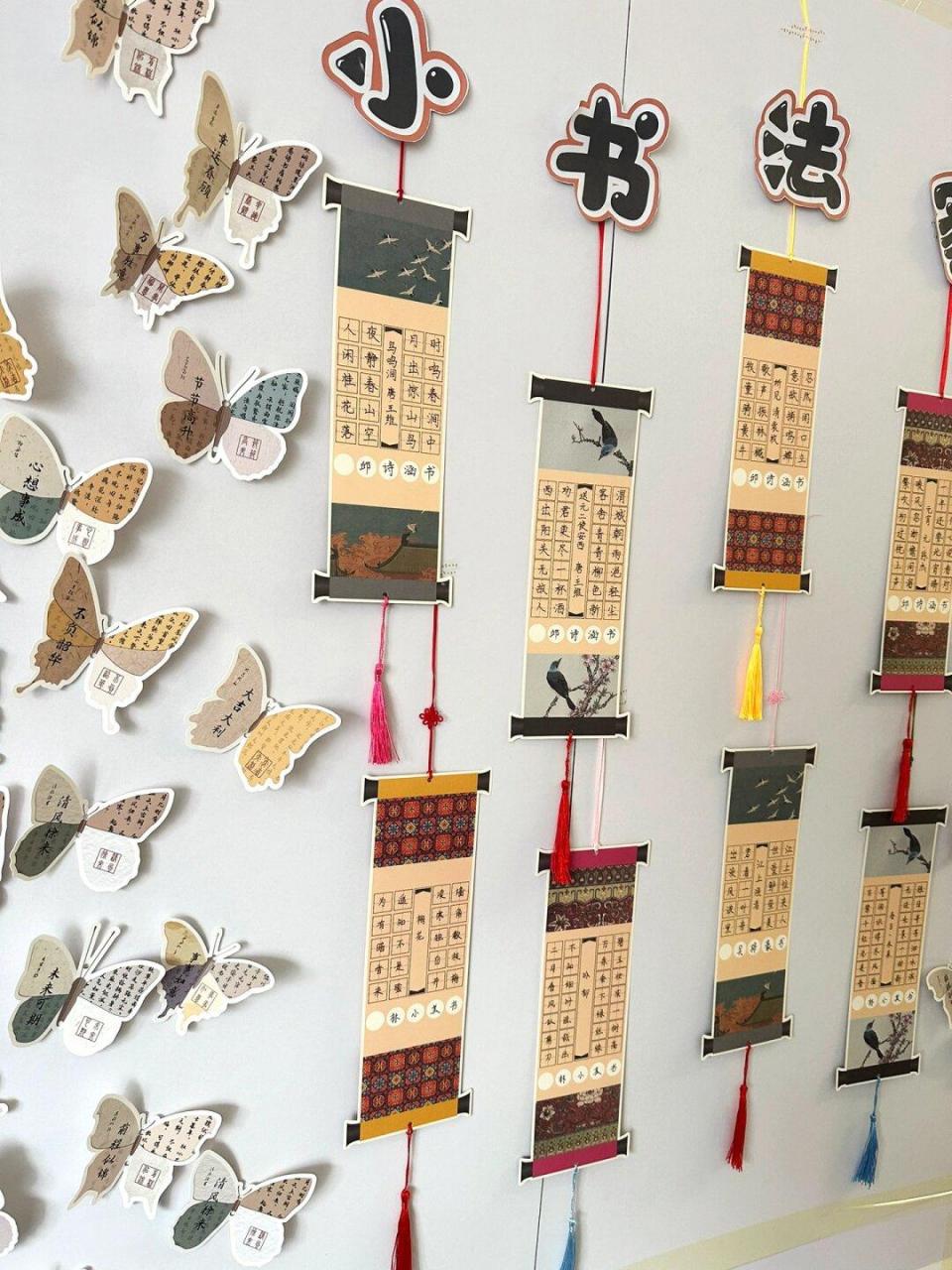 好看的书法作品展示纸 班级书法墙     我们班级的书法墙简直是一道