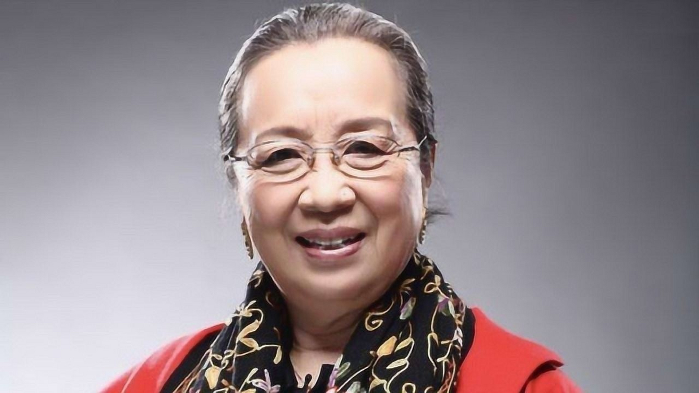 1月14日,久未露面曾在《还珠格格》里面饰演容嬷嬷的李明启突然引发