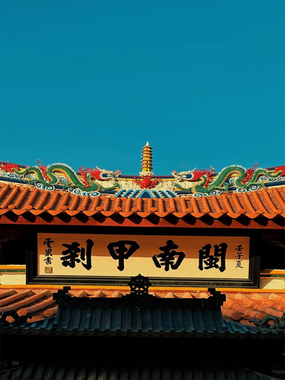 泉南佛国半城烟火  光影真的特别有氛围感!