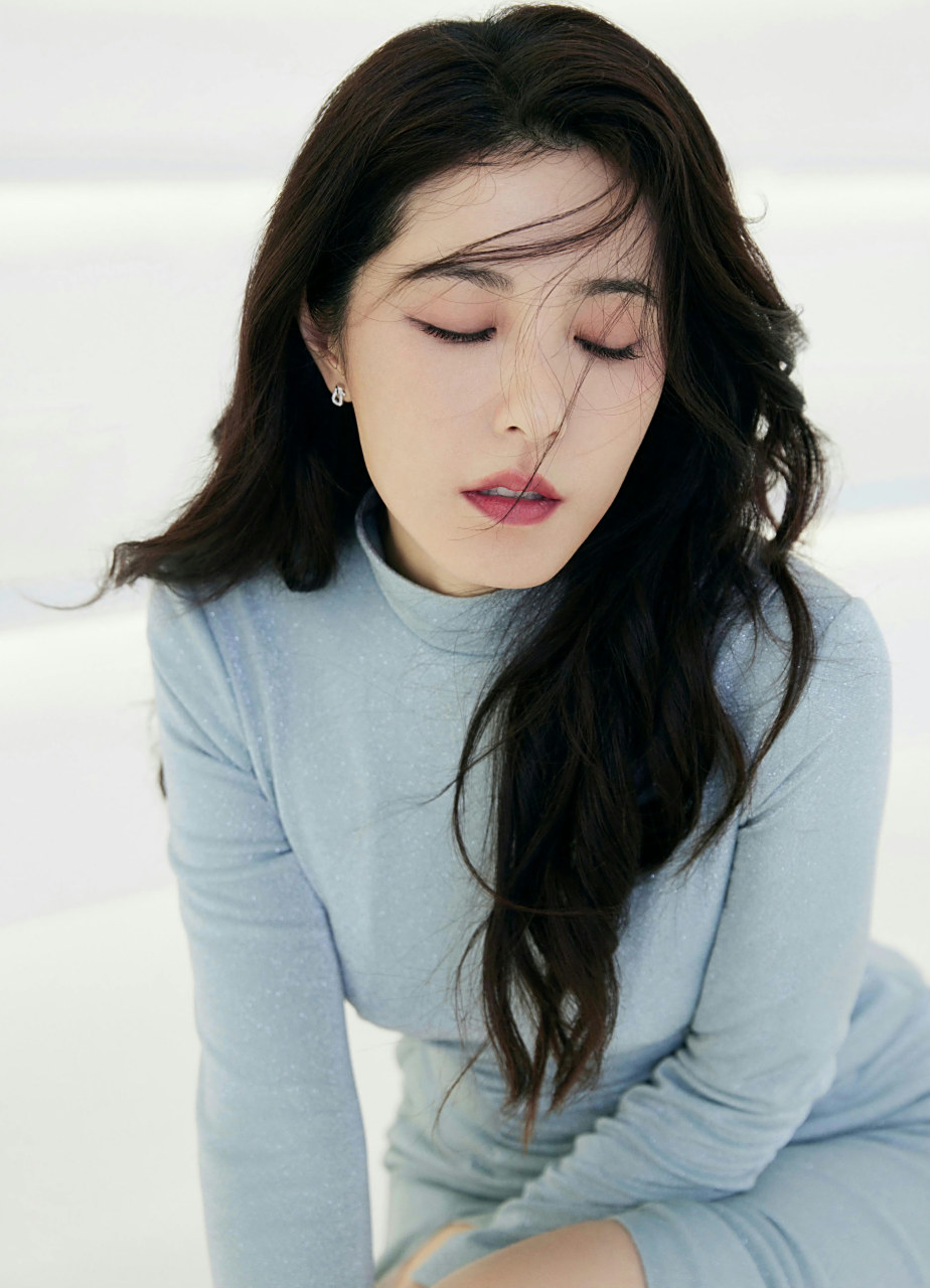 曾黎写真大片[鲜花][鲜花]#气质美女# #性感美女