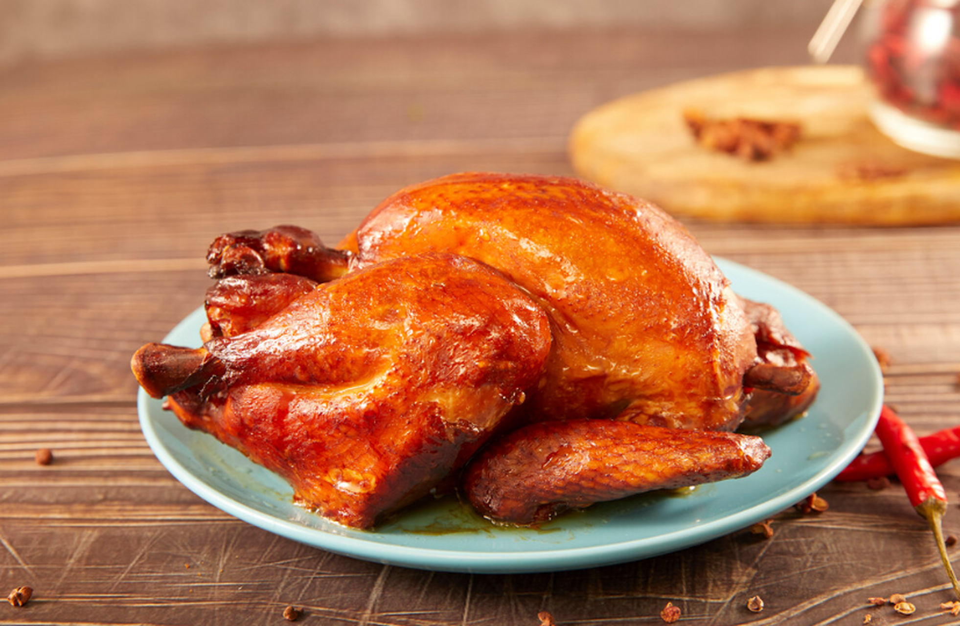 道口烧鸡是一道传承百年的美味佳肴,源于河南省安阳市滑县道口镇,已有