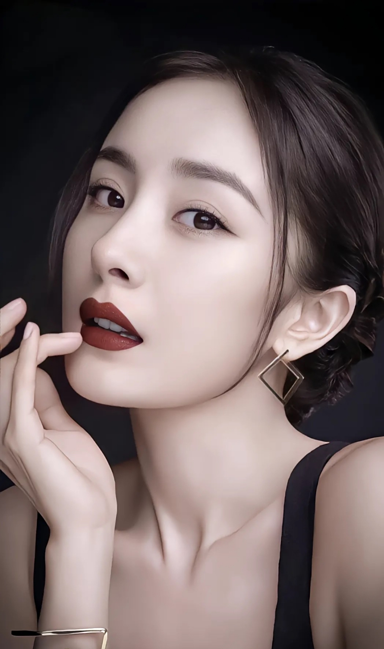 红尘有梦,岁月迷离,这眼神太勾魂,令我无法抗拒,大幂幂眼神杀,还不来