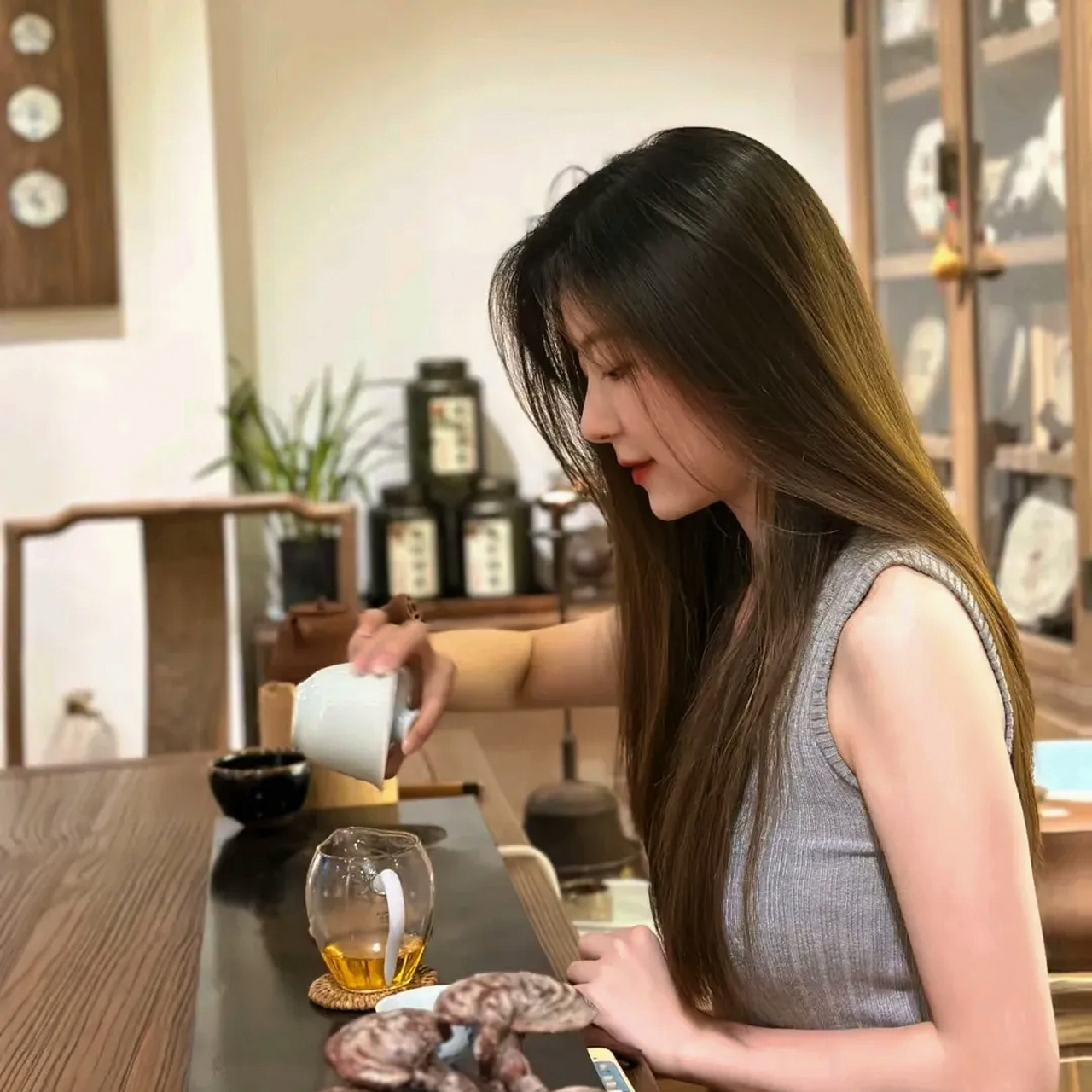 美女喝茶优雅图片图片