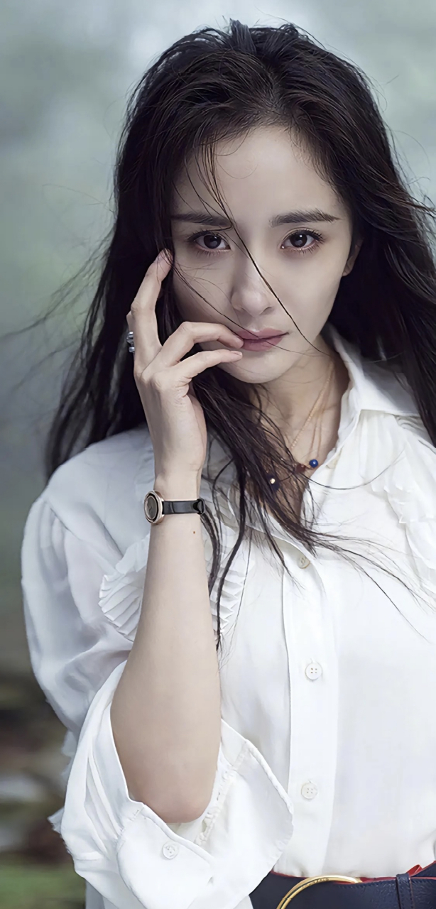 红尘有梦,岁月迷离,这眼神太勾魂,令我无法抗拒,大幂幂眼神杀,还不来