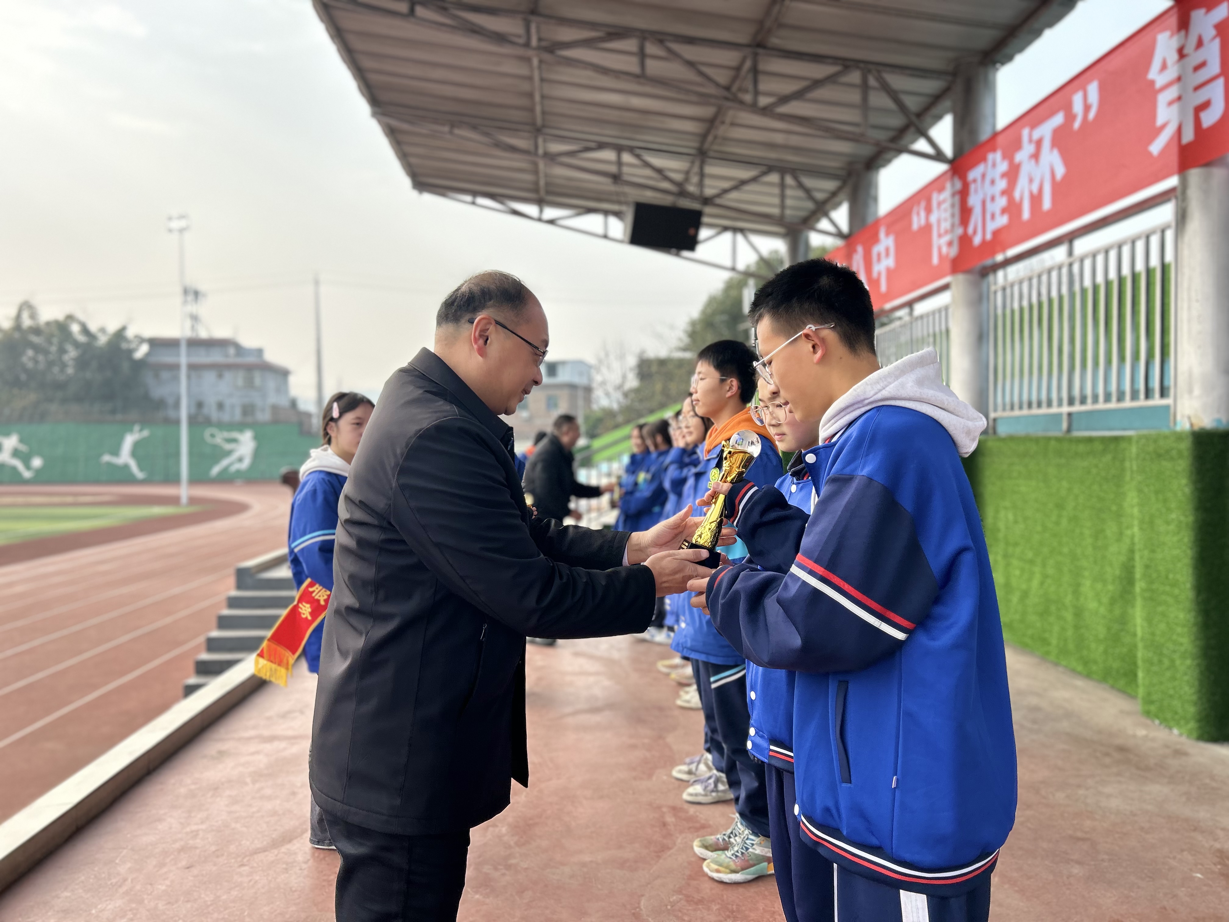 宜宾市八中举行 "博雅杯"第六届足球联赛颁奖仪式