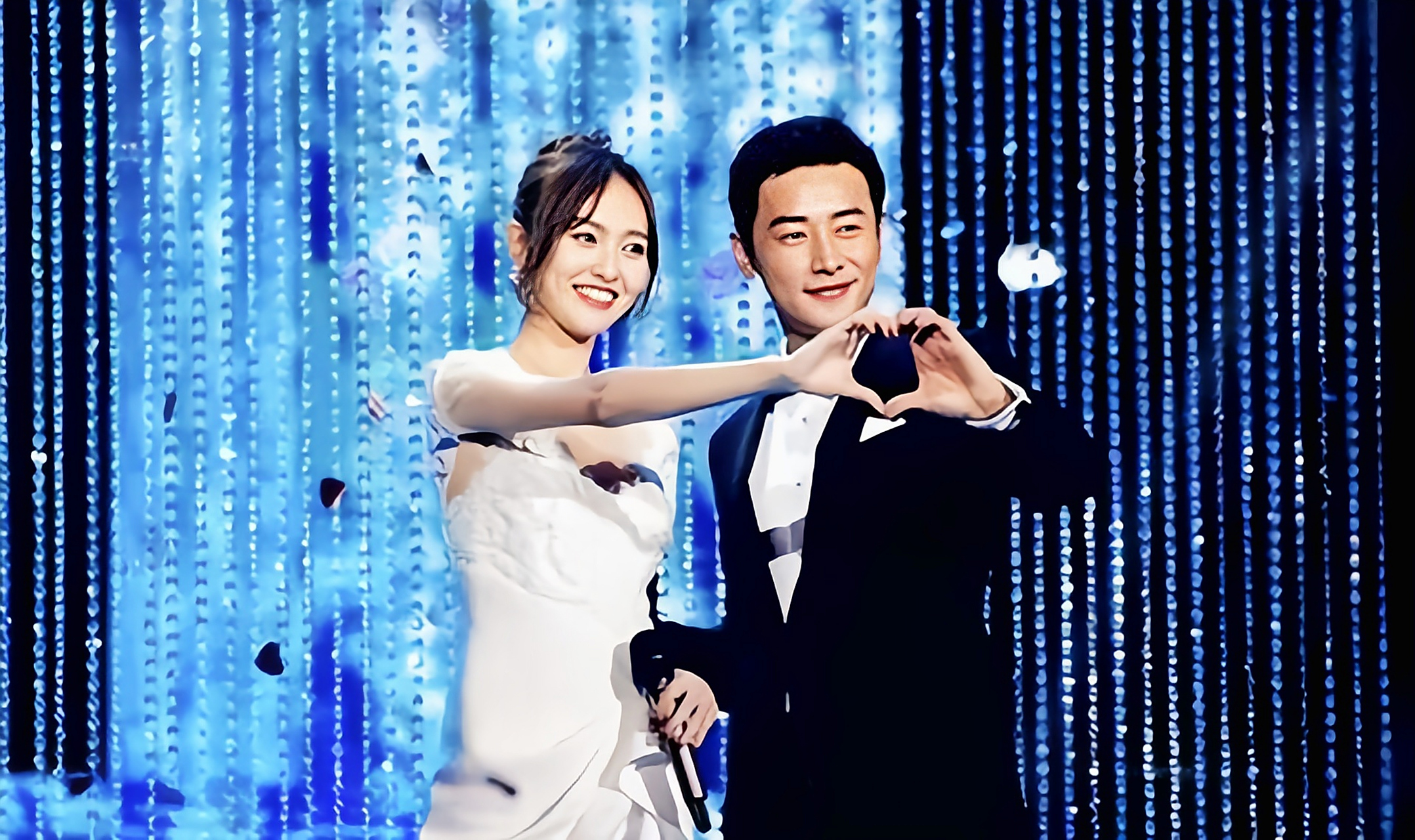 当年,苗圃父亲突然生病住院时,苗圃正为医药费发愁时,罗晋二话不说