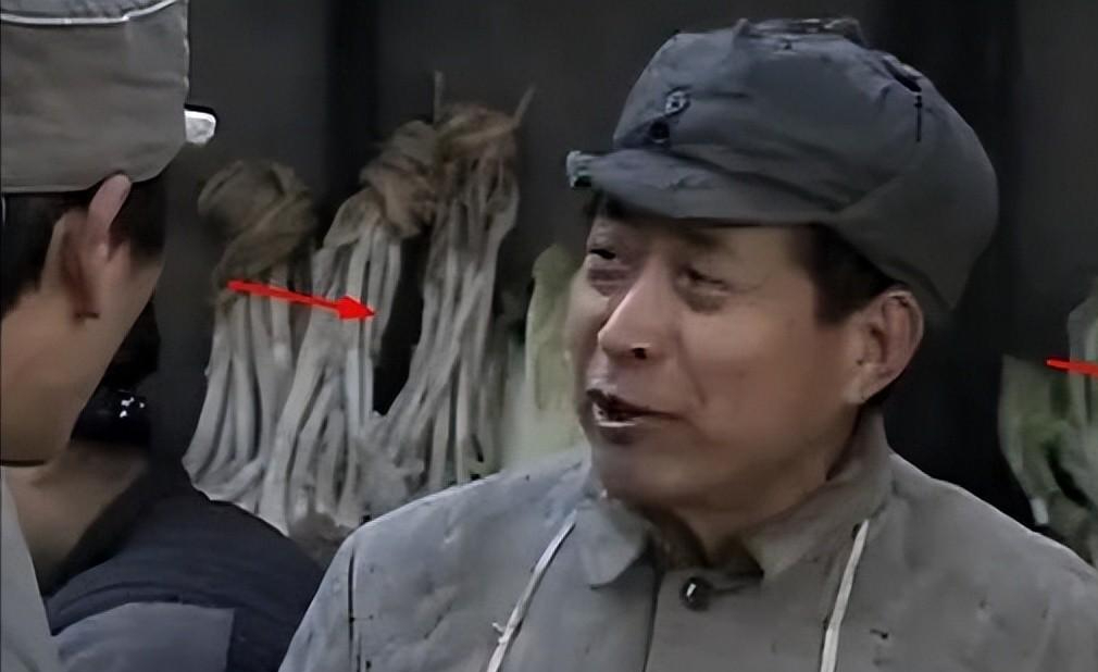 抗日神剧中的雷人伙食,八路军顿顿鱼子酱和西餐,吃得比现代都好