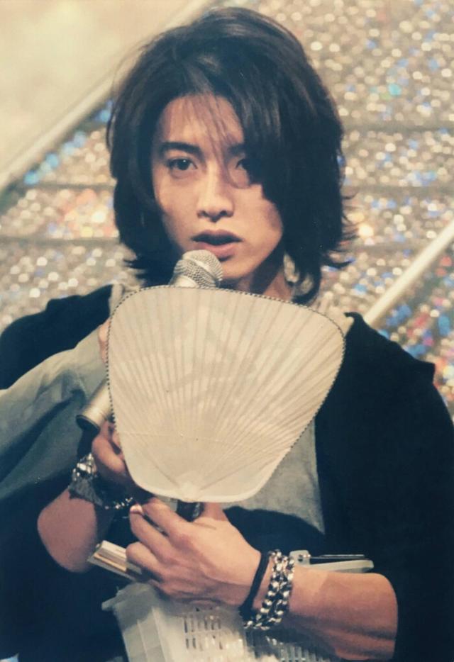 51岁木村拓哉沉稳帅气,和工藤静香甜蜜相守23年,女儿长得很像他