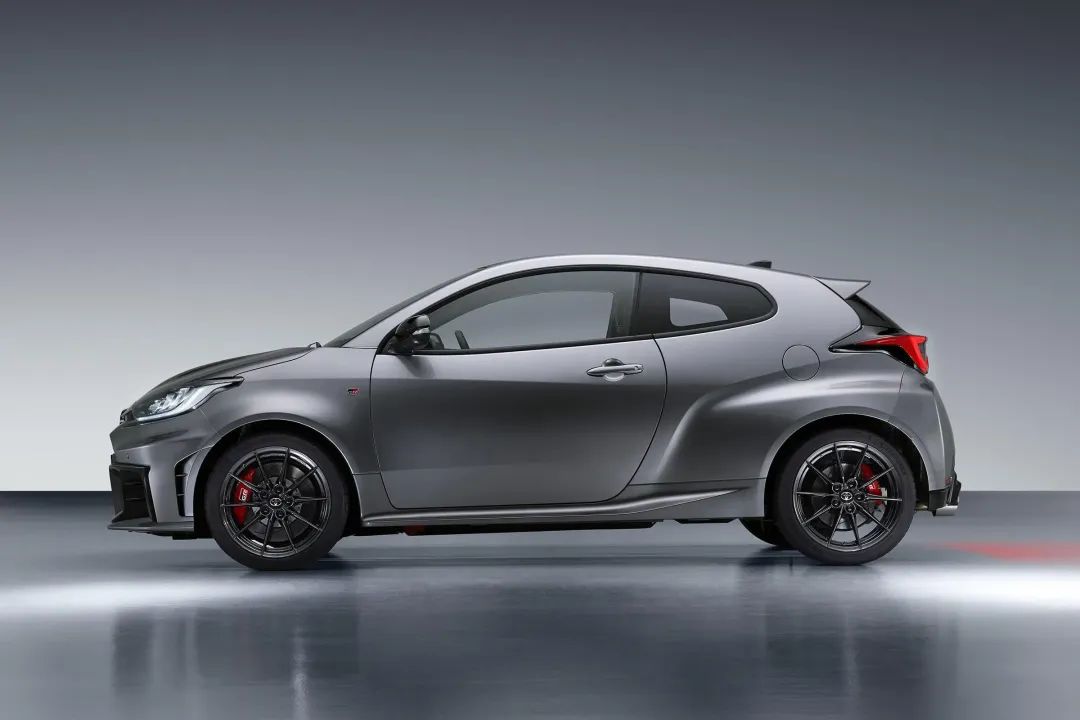 2024款丰田田gr yaris亮相,搭载1.6t三缸 8at动力,售价27万元起