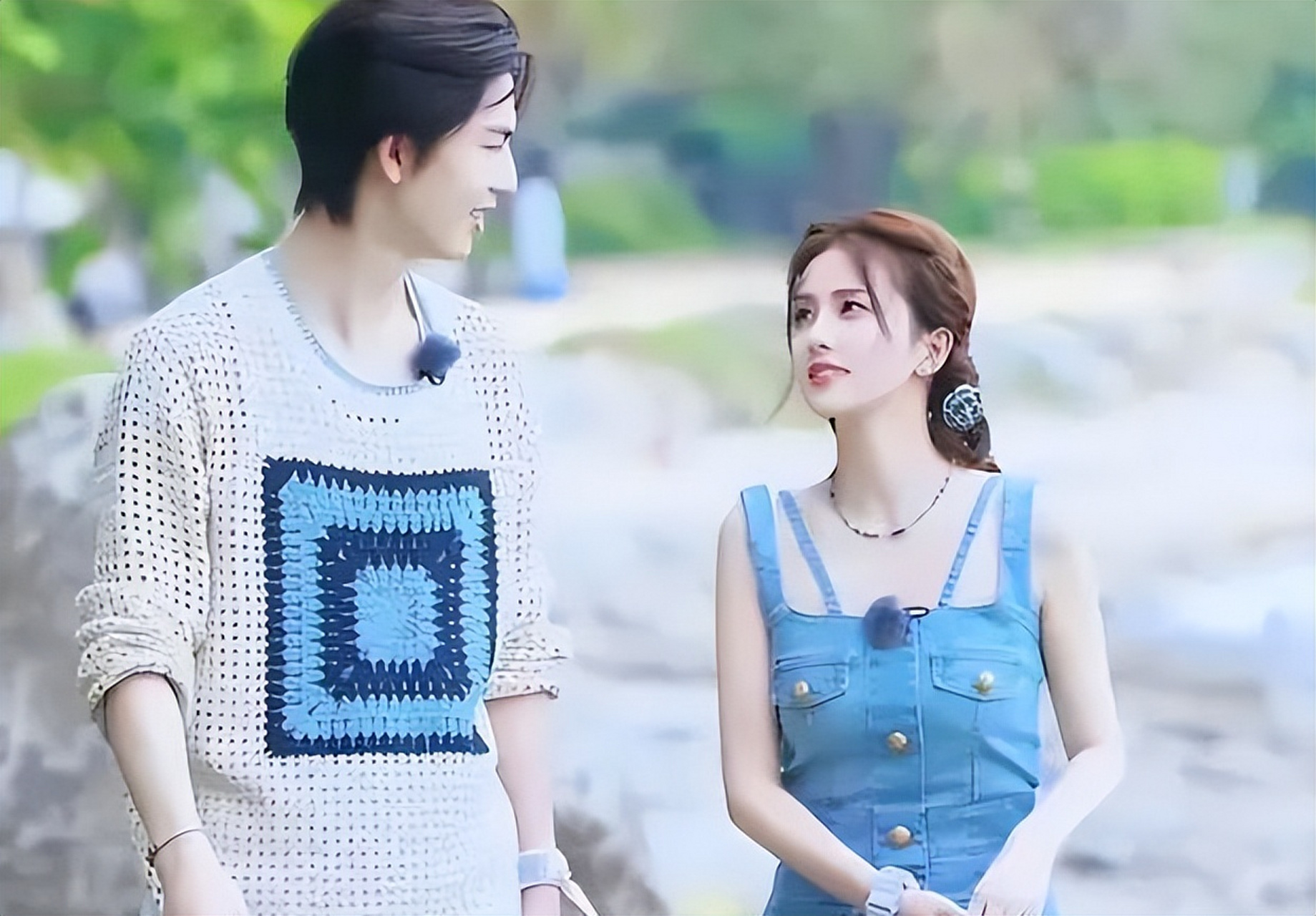 众星齐聚引发热议:娱乐圈又出大事件?[原文:肖战王一博同框,张凌赫白.