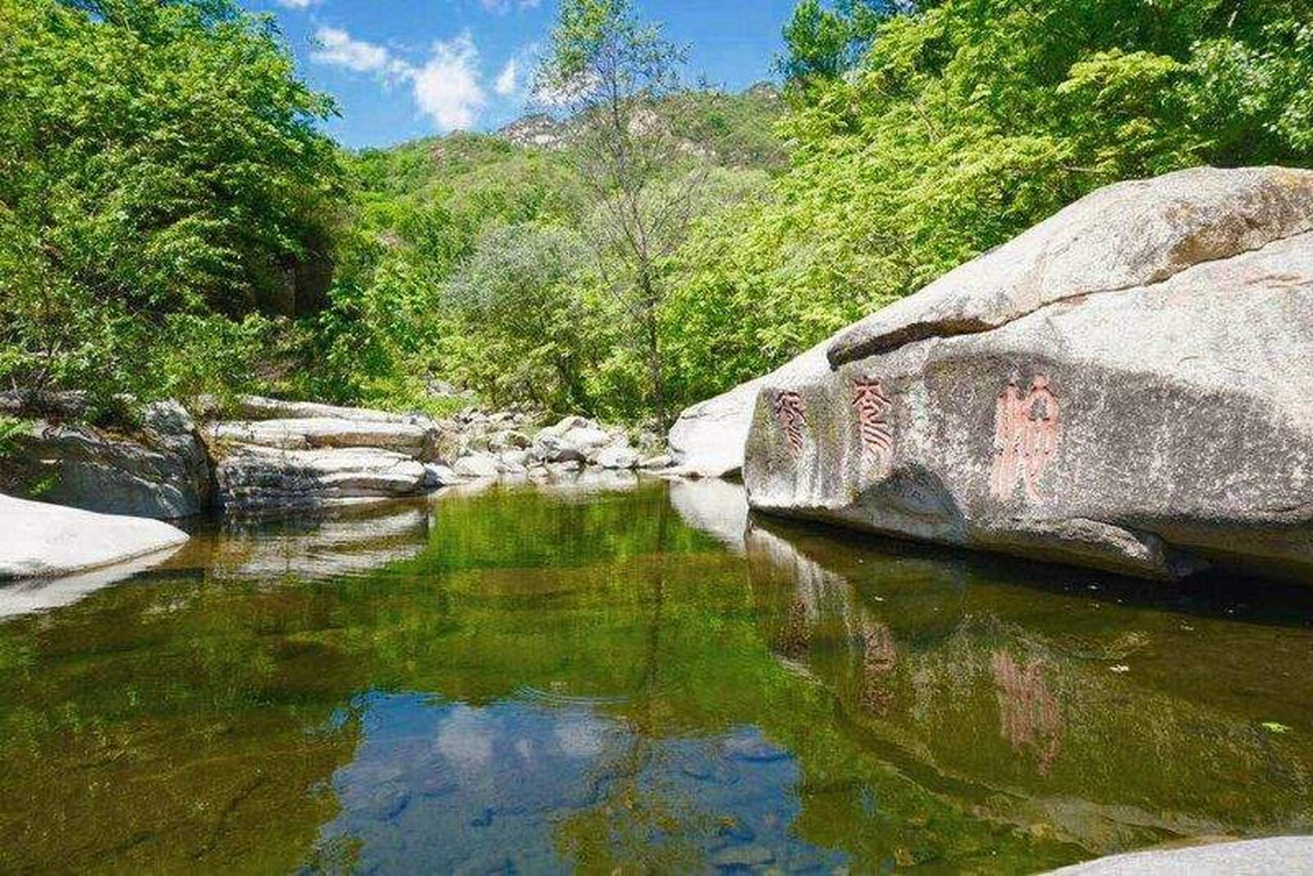 神堂峪自然风景区是北京怀柔区一处综合性游览区,集山川,河流,长城