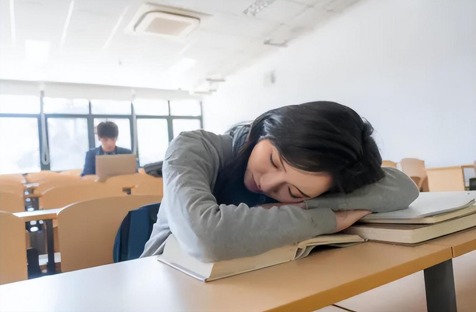 大学里,期末考试固然重要,但积极参与课堂,认真对待学习与复习才是