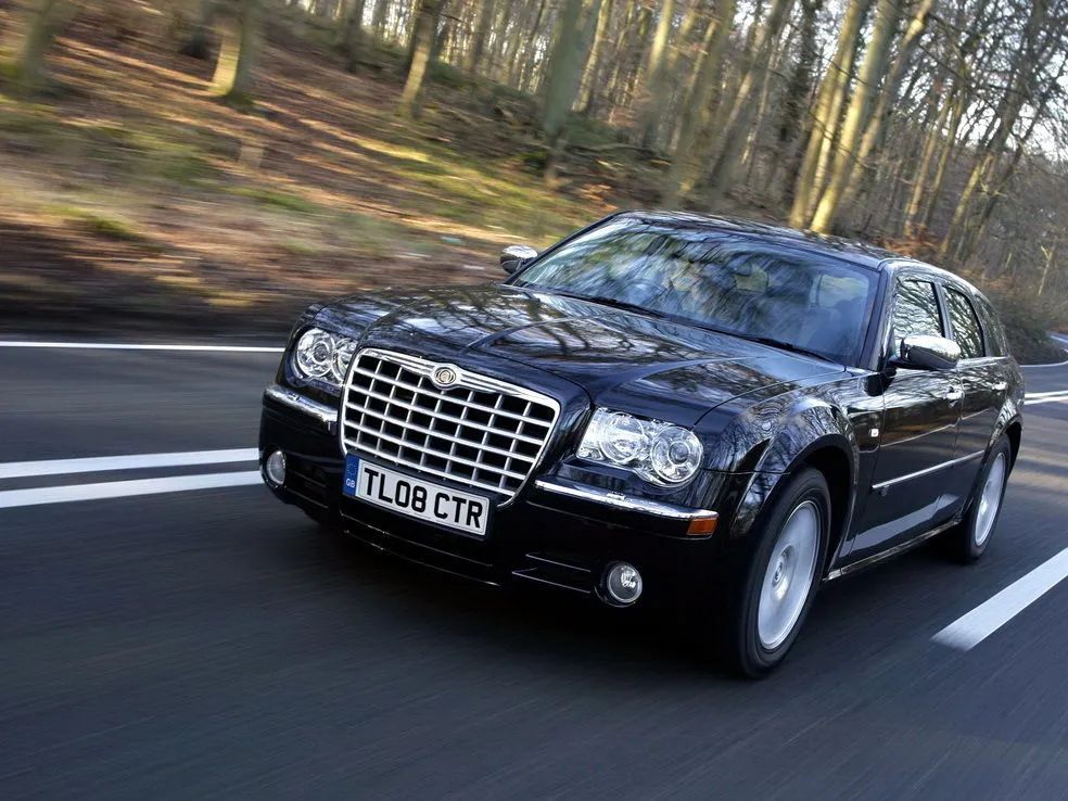 作为美系肌肉车的开端,克莱斯勒300c为自己唱响终结曲