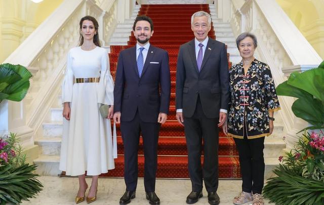 约旦王储夫妇访新加坡第二天!拉杰瓦穿小白裙同框何晶气质绝了