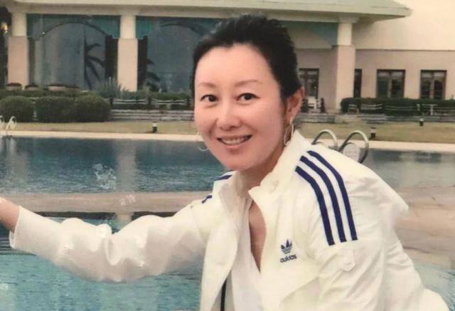 弃9年发妻买红妹,娶三婚潘蔚,"流浪"三线小城的孙楠后悔了吗