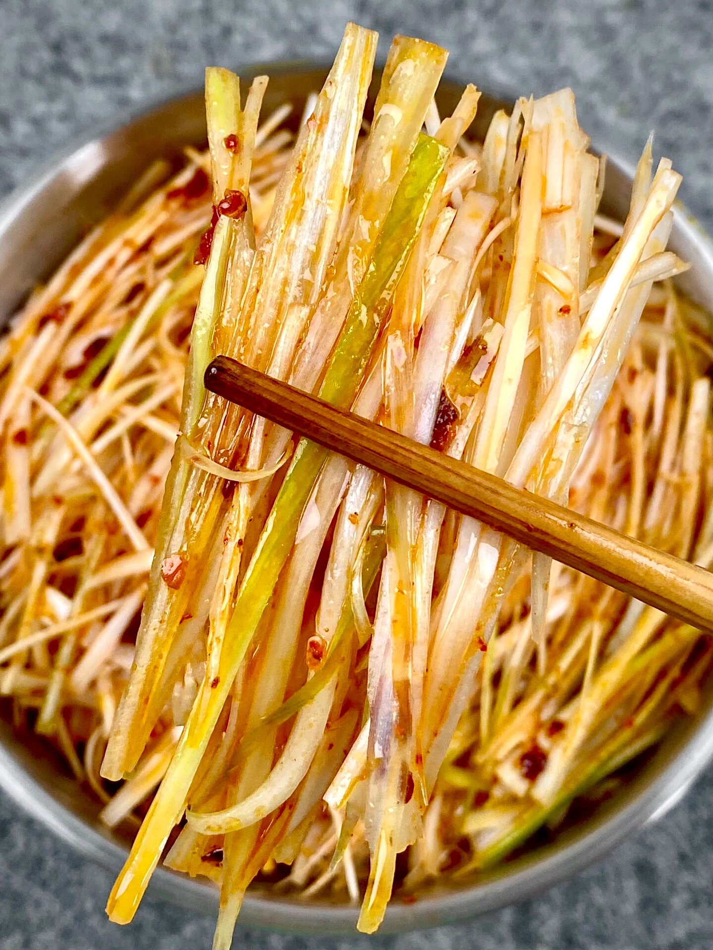 食材大葱辣椒面 凉拌葱丝真的清清爽爽