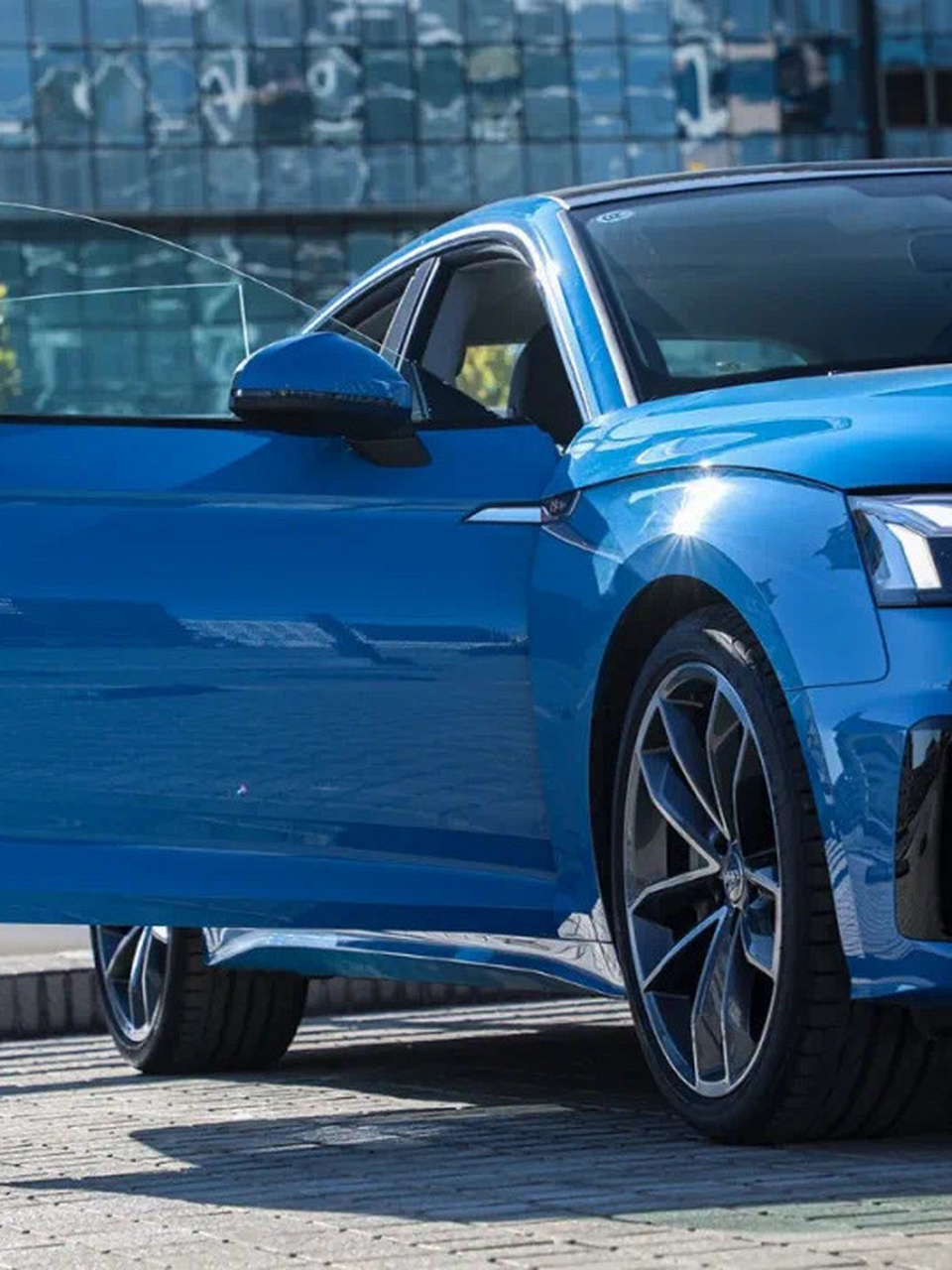 2021款奥迪a5 sportback,这是一款结合了优雅与性能的座驾.